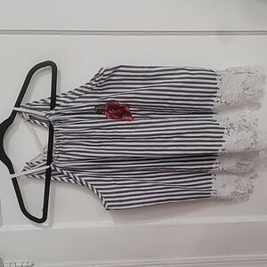 🌻Striped tank with lace trim